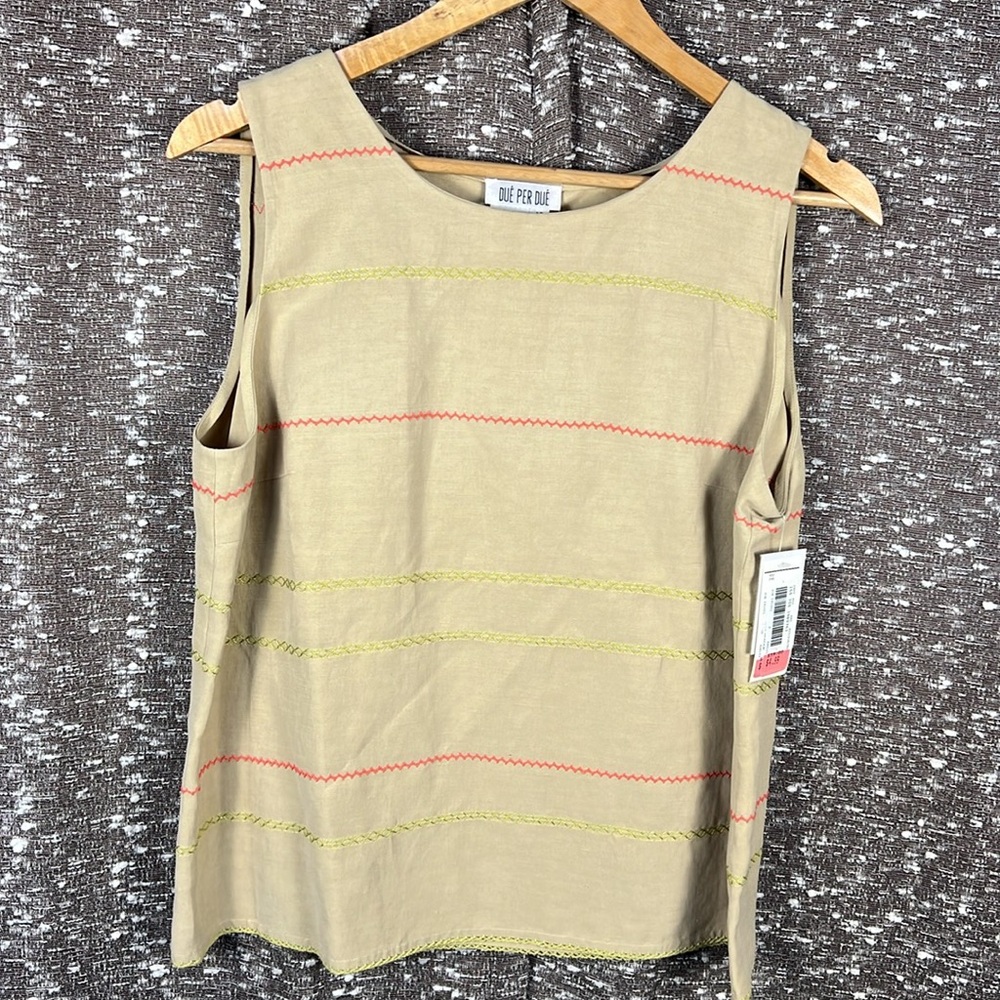 Due‎ Per Due Sleeveless Shirt with Embroidered Accent